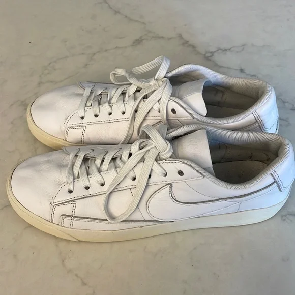 Nike Women’s Blazer Shoes Size 9 - Picture 1 of 4